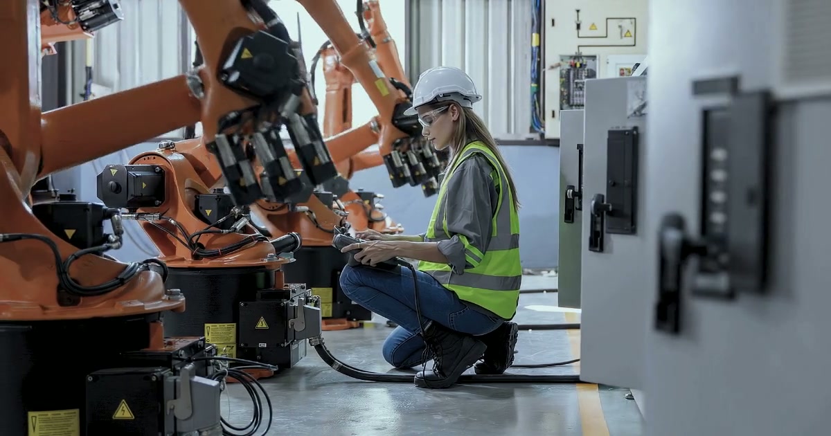 Tekniker ved industrirobotter og styreskab